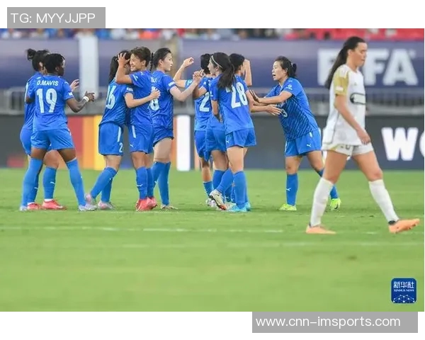 武汉车谷江大女足赛后自豪展示国旗合影庆祝中国骄傲时刻